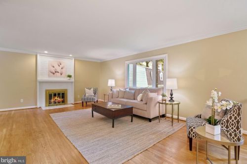 2360 Gallant Fox Ct, Herndon, VA 20191-2611