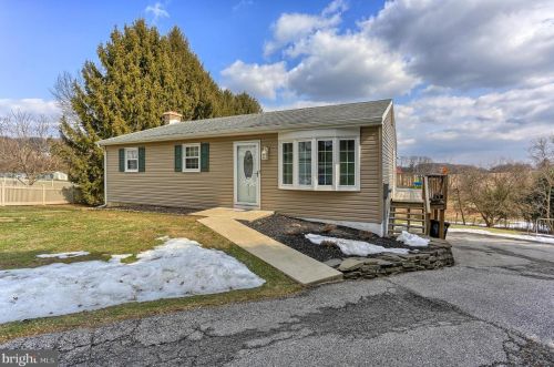 917 Dallas Dr, York, PA 17406-8671