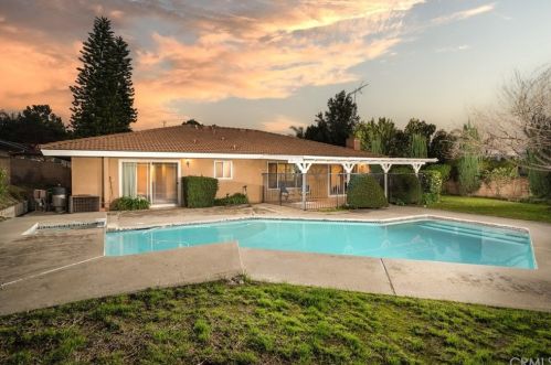 131 Glengrove Ave, Glendora, CA 91741-3937