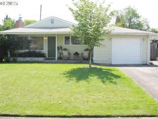 12004 Knott St, Portland, OR 97220-1740