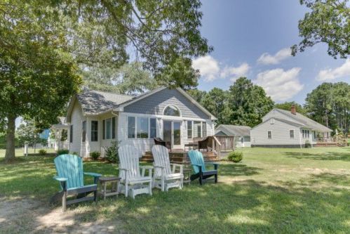 92 Holloway Dr, Topping, VA 23169-2116