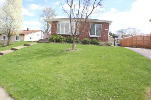1385 Leslie Ln, Glendale Heights, IL 60139-3326
