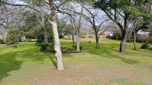 101 Bowie St, Ezzell, TX 77964-2301