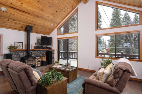 14165 Copenhagen Dr, Truckee CA  96161-6634 exterior