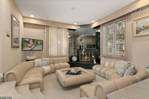 19 Trowbridge Dr, Dover NJ  07869-4519 exterior