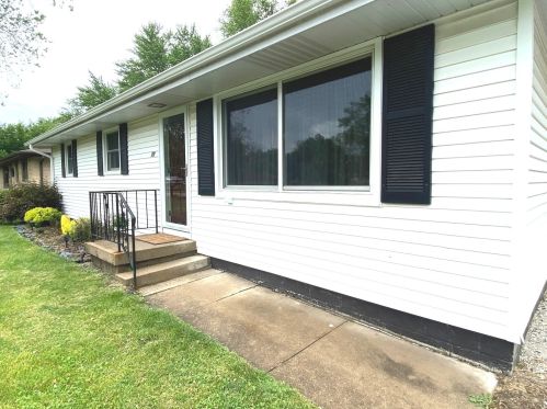 17 Greenlawn Dr, Kankakee, IL 60901-7571