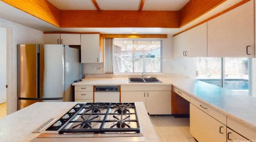 1579 Ala Noni Pl, Honolulu HI  96818-1535 exterior