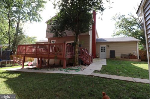 8005 Lake Pleasant Dr, Springfield VA  22153-3005 exterior