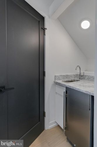 526 24th St, Philadelphia PA  19146-1054 exterior