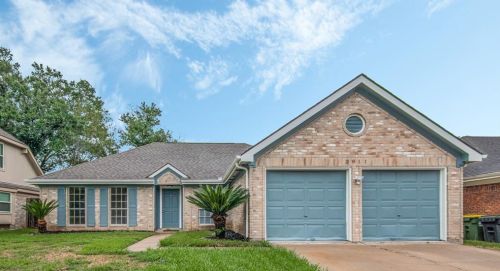 2911 Avanti Dr, Pearland, TX 77584-4910