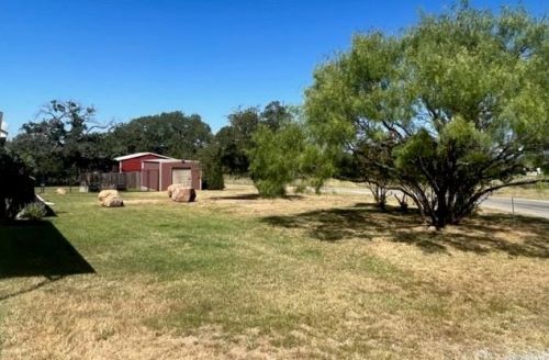 230 Woodlawn Dr, Lakeside Heights, TX 78639-4254