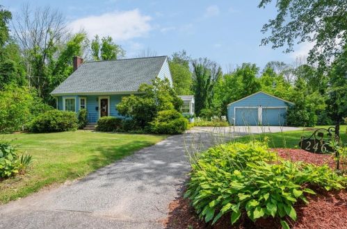 246 Mendon Rd, Woonsocket, RI 02895-6922
