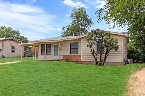 4713 Laverda Dr, Fort Worth, TX 76117-3928