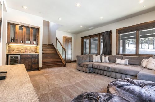 9513 Cloudcroft Ct, Truckee CA  96161-4314 exterior