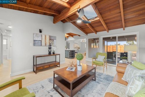 2248 Huron Dr, Concord CA  94519-2033 exterior