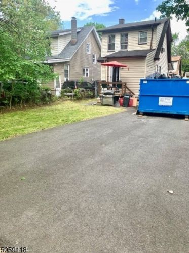 18 Mcallister Pl, Irvington, NJ 07111-3939