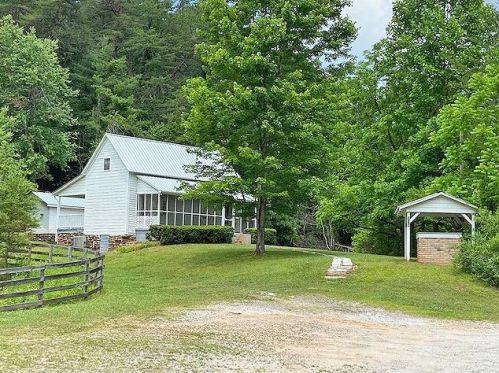 229 Willow Pond Rd, Dahlonega, GA 30533-2141