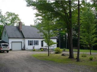 11 Holiday Dr, Wakefield, NH 03887-6003