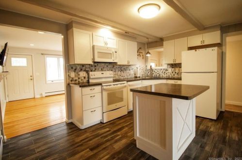 32 Laurel St, Southington CT  06489-1226 exterior