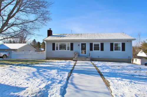 19 Hillcrest Dr, Brewer, ME 04412-1207