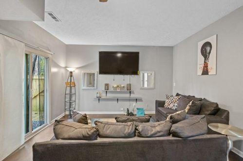 2856 Baker Ridge Dr, Atlanta GA  30318-7227 exterior