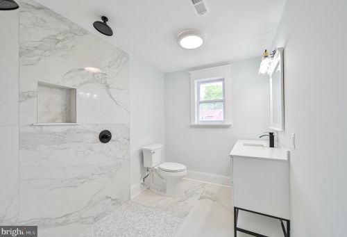 90 Holly Ave, Pitman NJ  08071-1249 exterior
