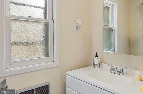 887 Lalor St, Trenton NJ  08610-6558 exterior