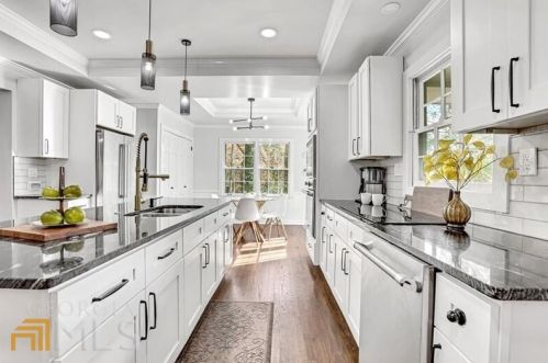 4175 Harrogate Dr, Atlanta GA  30327-3624 exterior