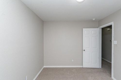 5613 Thunder Bay Dr, Fort Worth TX  76119-8505 exterior