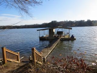 4491 Shoreline Dr, Gainesville, GA 30506-3028