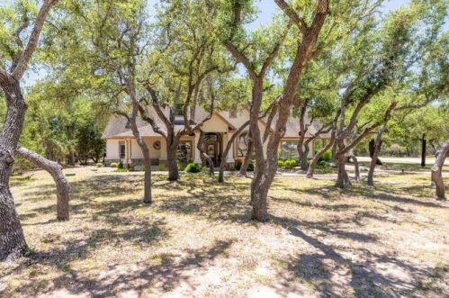 403 Stirrup Dr, Mount Sharp, TX 78620-2723