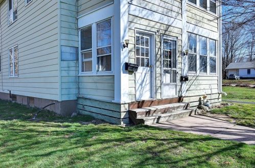 48 High St, East Hampton, CT 06424-1061