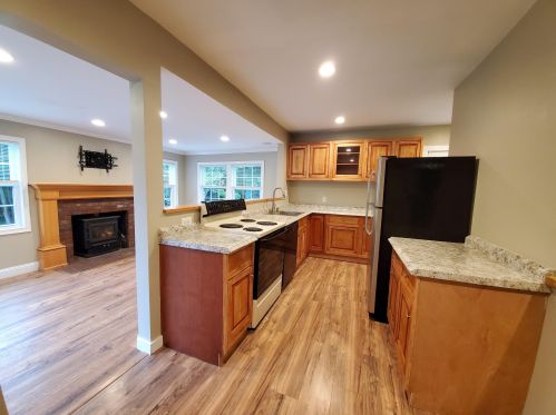 18 Stratham Heights Rd, Stratham, NH 03885-2525