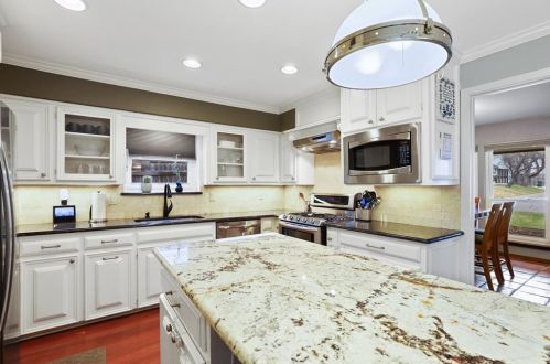 1932 Chesham Dr, Carrollton TX 75007-2403 exterior