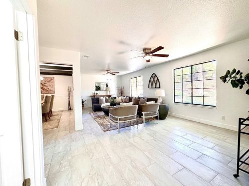 16685 Bonanza Dr, Riverside CA  92504-5706 exterior