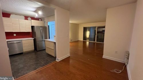 60 Holly Ct, Trenton NJ 08619-4634 exterior