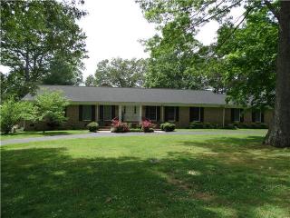 216 Sharondale Dr, Tullahoma, TN 37388-2848