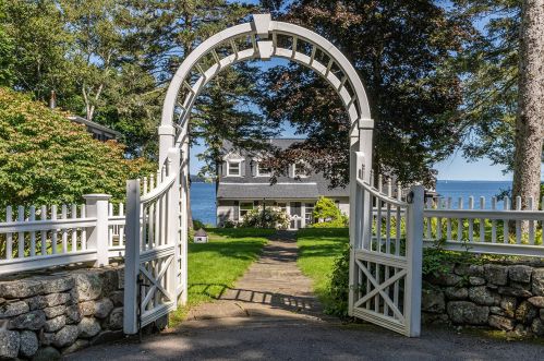 88 Bayview Ter, Owls Head, ME 04854-3622