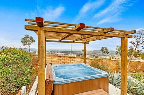 16849 Ridge Cliff Dr, Riverside CA  92503-0251 exterior