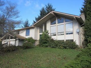 12522 64th Pl, Bellevue, WA 98006-3909