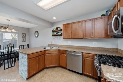 1870 Spinnaker St, Pingree Grove, IL 60140-2088
