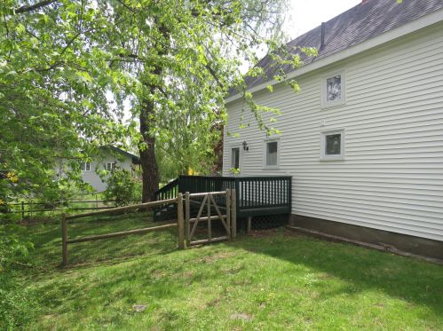 91 Erin St, Thomaston, ME 04861-3631