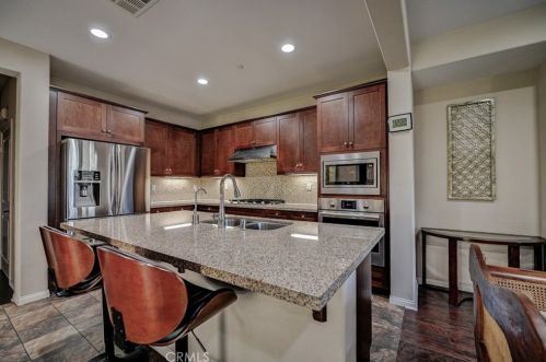 68 Prickly Pear, Irvine CA  92618-8856 exterior
