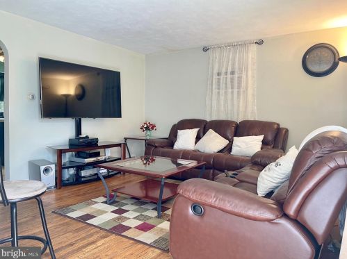 54 Barricklo St, Trenton, NJ 08610-6506