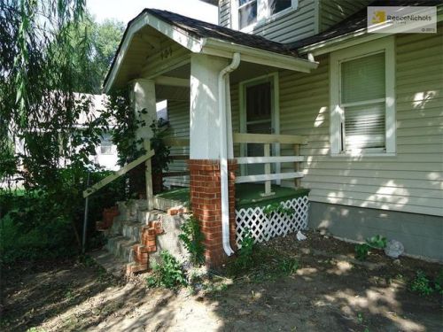 131 Central St, Buckner, MO 64016-9718