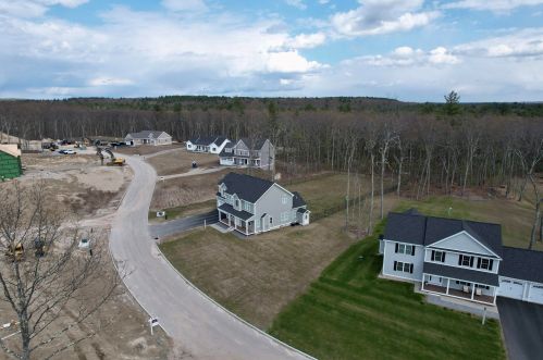 34 Daniel Rd, Derry, NH 03038
