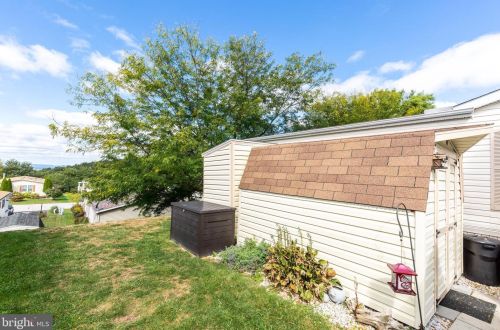 24 Raptor Dr, Hanover PA 17331-8159 exterior