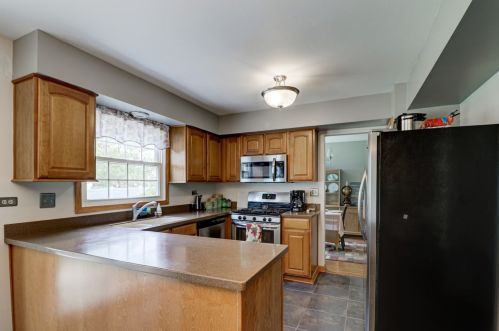 649 Sunrise Ct, Carol Stream IL  60188-1683 exterior