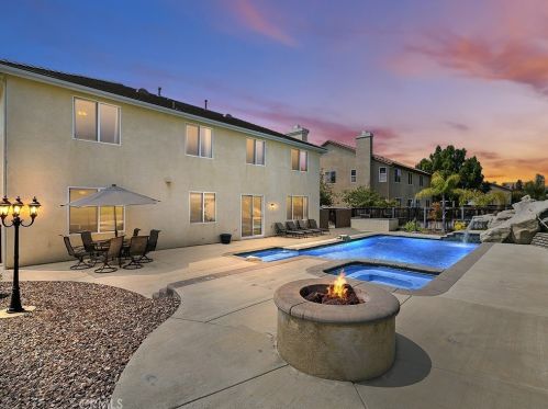 9552 Kings Ct, Riverside, CA 92508-6837