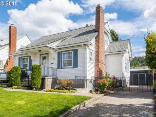 1834 59th Ave, Portland, OR 97215-3431
